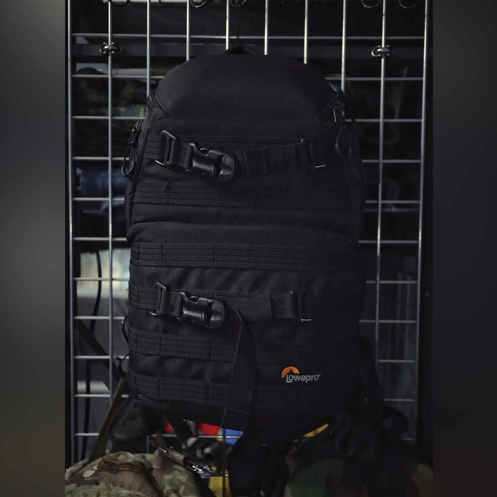 LOWEPRO PROTACTIC 350 AW, LIKE NEW - HAS EVERYTHING IT CAME WITH AND TAGS.